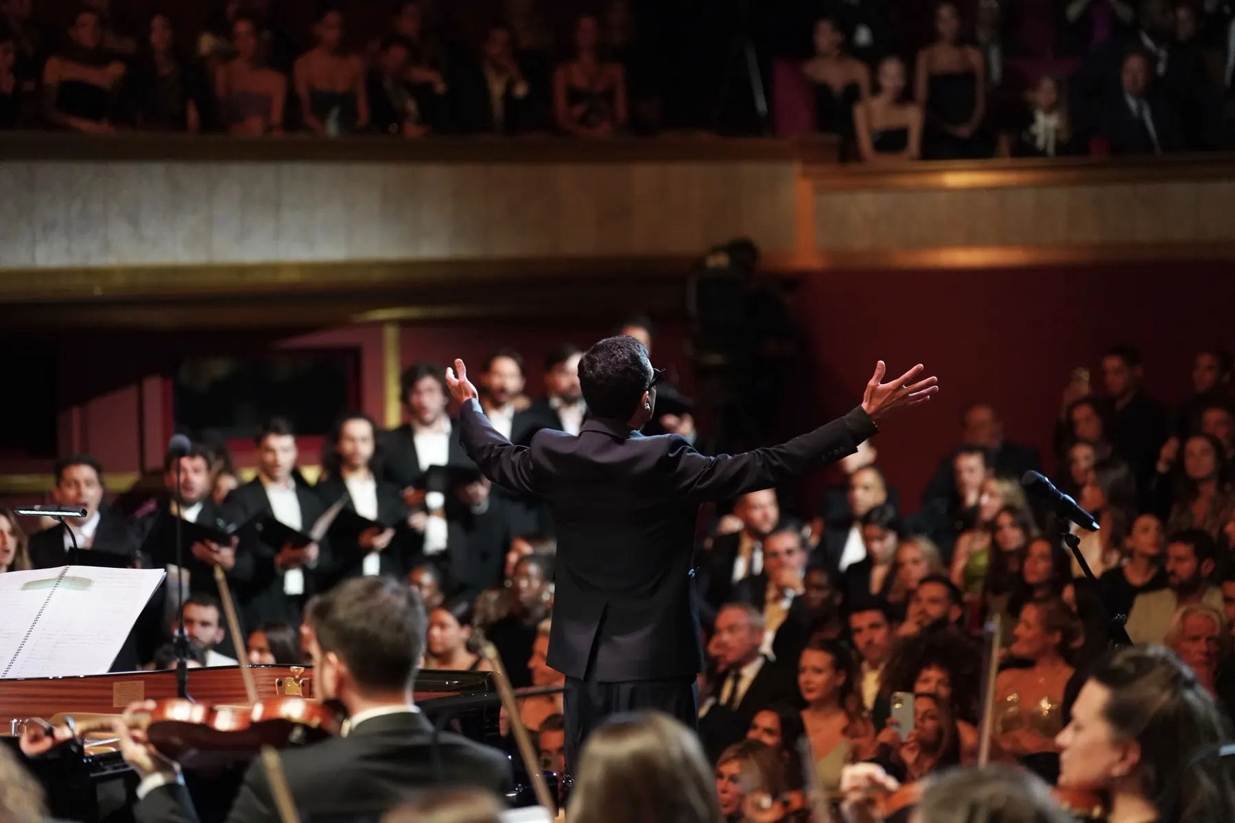 Omar Harfouch at the piano in black and white